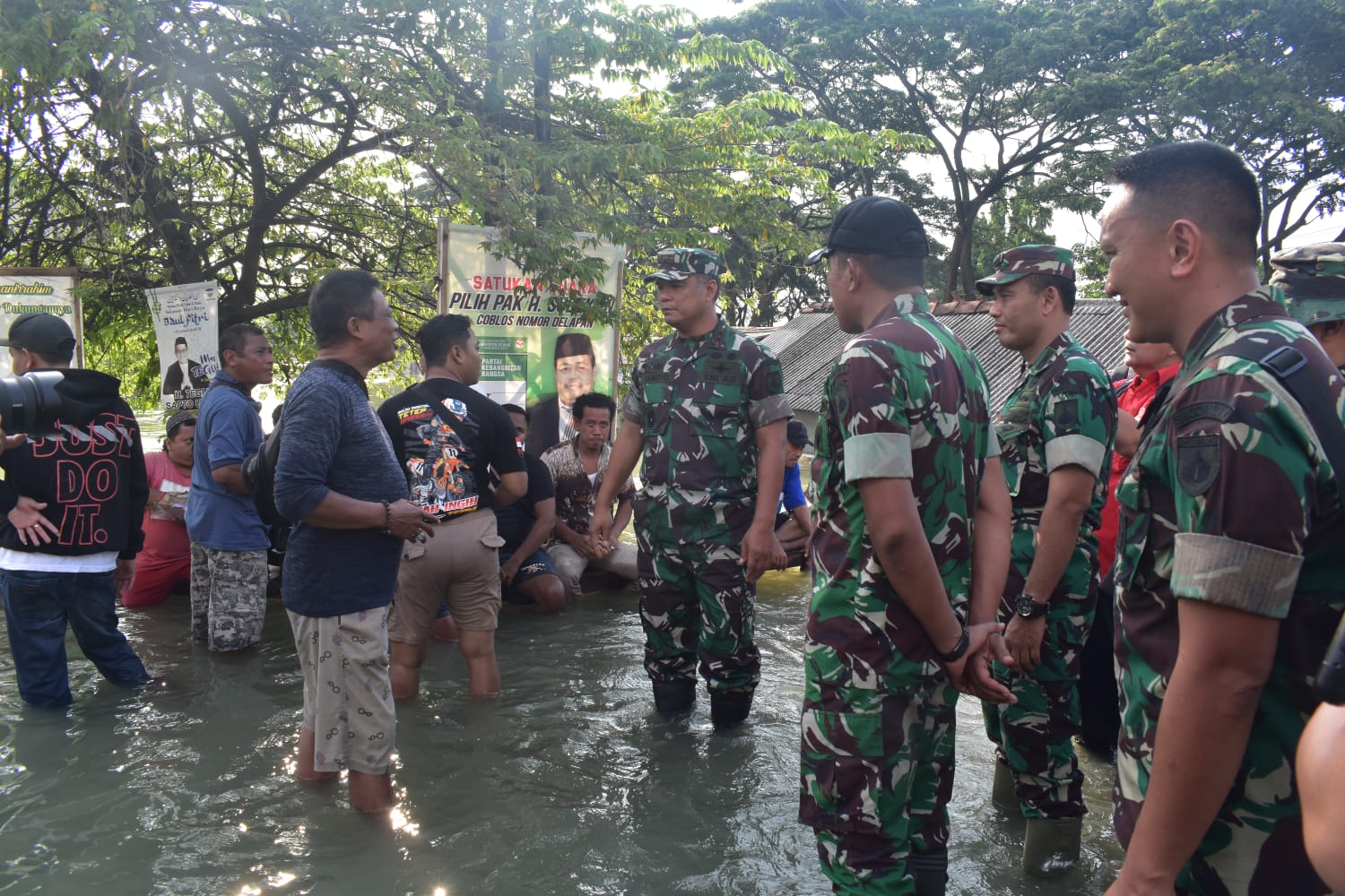 Pangdam IV/Diponegoro Tinjau Banjir di Karanganyar Demak